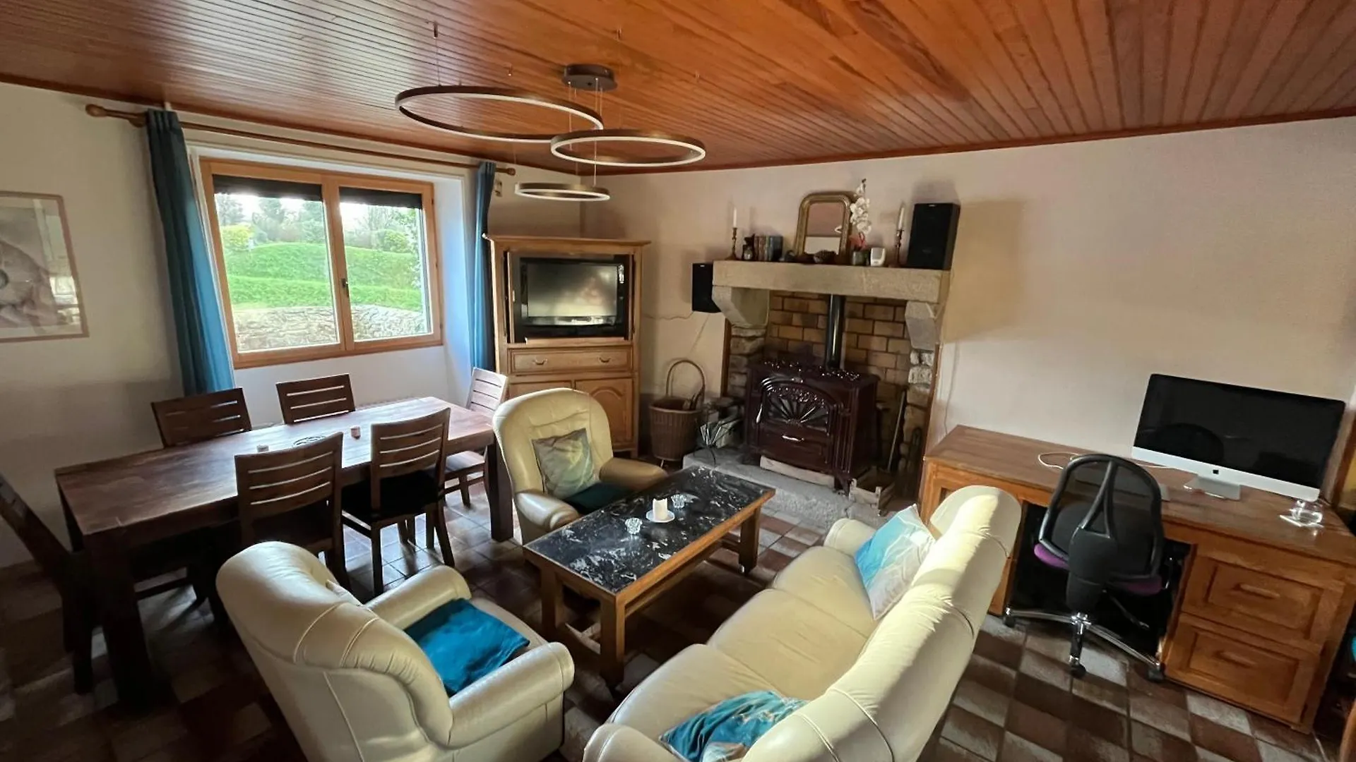 La Muse Bretonne: Garden View Retreat with BBQ & Wi-Fi Apartment Plaine-Haute